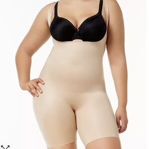 Spanx power conceal Mid-thigh bodysuit open bust Mid-thigh bodysuit